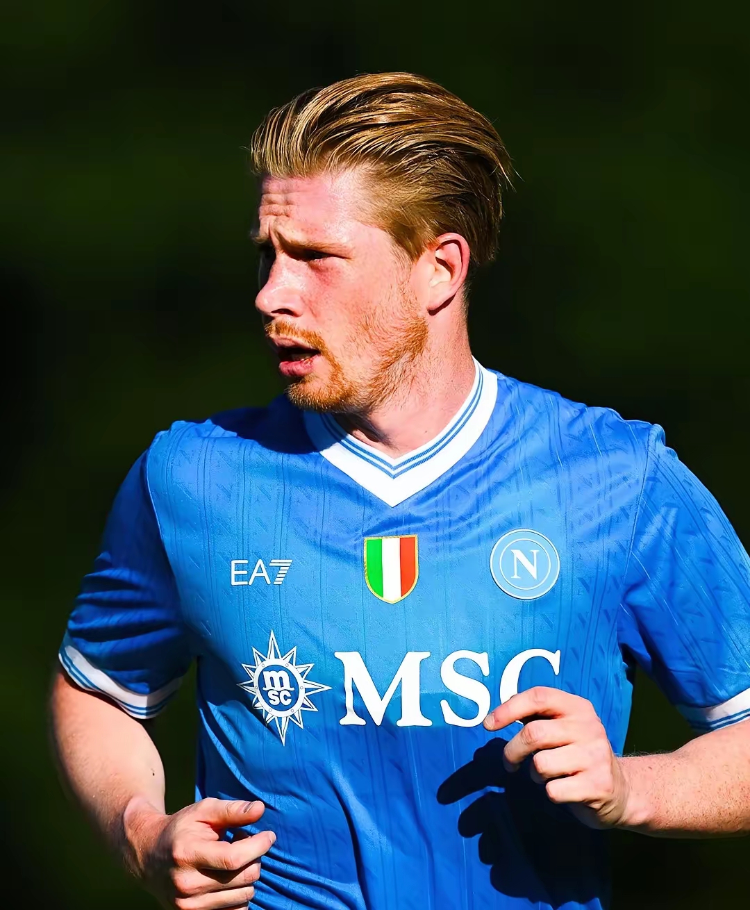 佳夫：作为后卫单场比赛进俩球不常见；沃尔特马德是顶级前锋