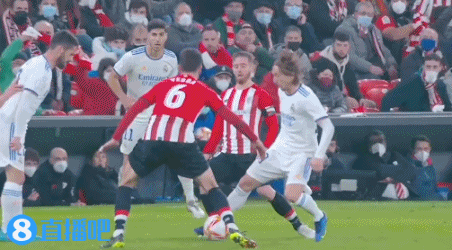 新援阿里亚斯参加了狼队在西班牙的首堂训练课！🇨🇴