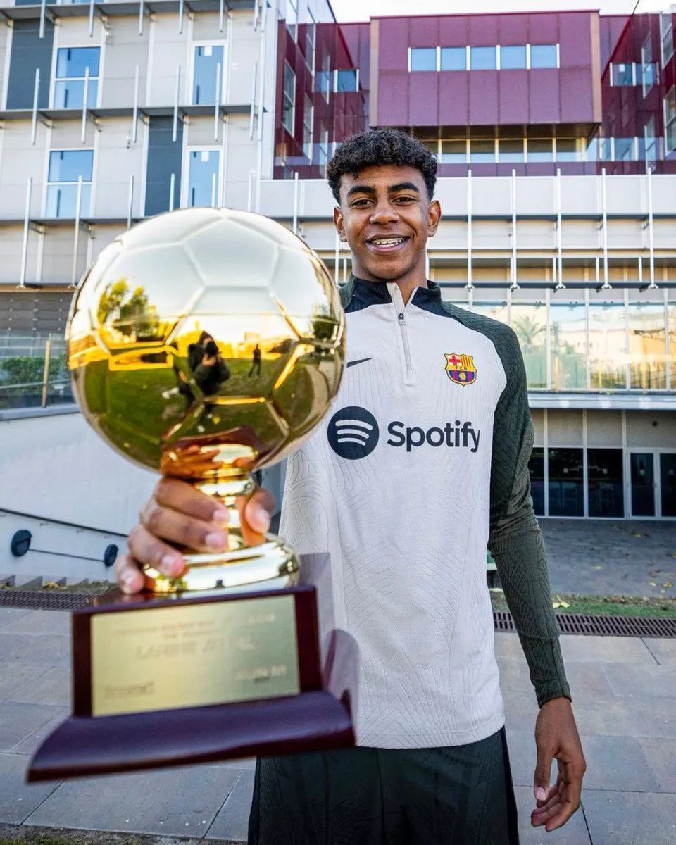 英超战报：埃基蒂克双响，田中碧绝平，利兹联3-3利物浦