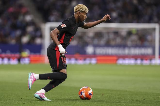 萨拉赫对斯洛特不满冲突升级，利物浦该怎么面对更衣室的矛盾？