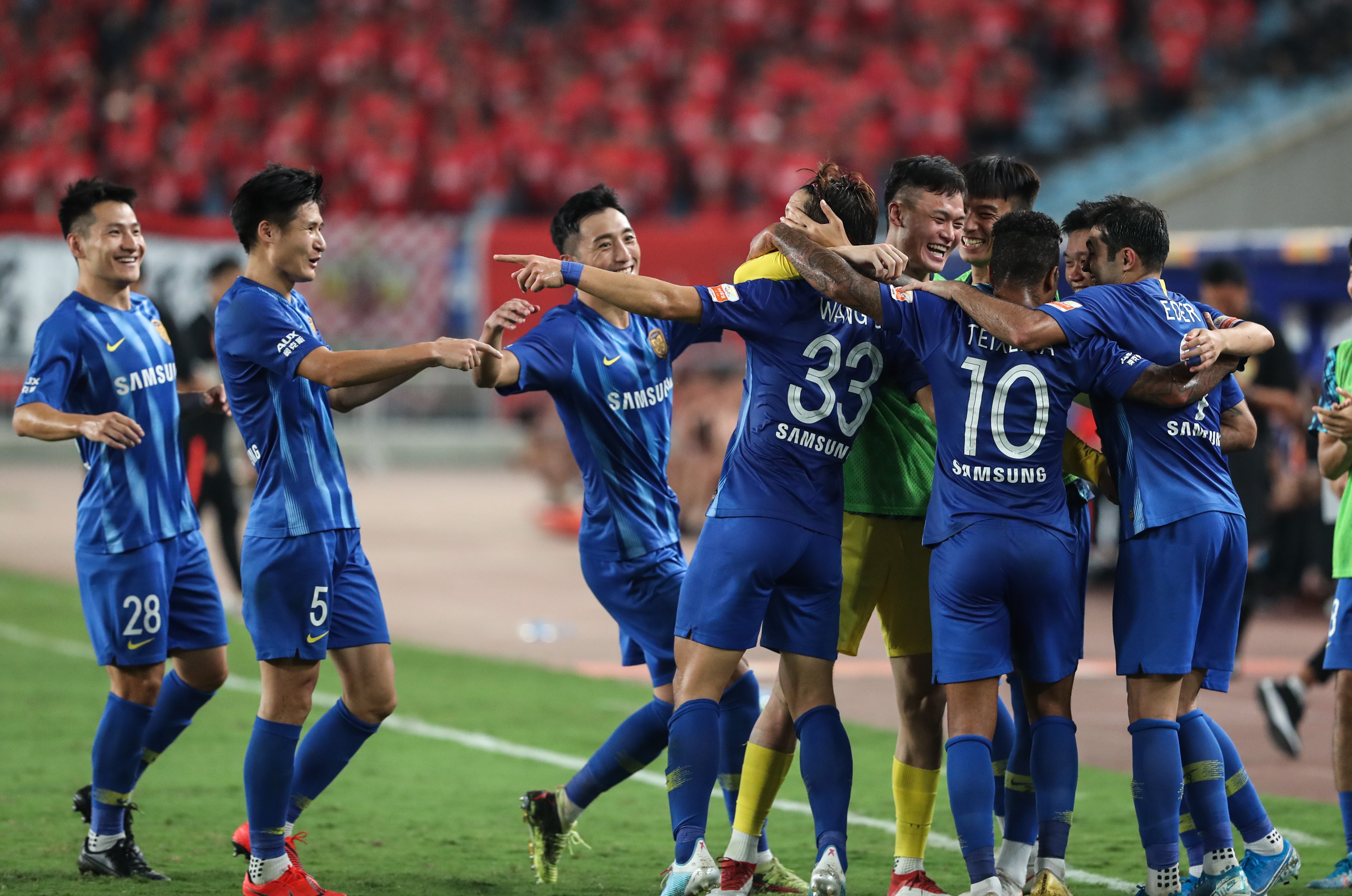 [中超]中超-莱昂纳多传射 上海海港4-1送津门虎赛季首败