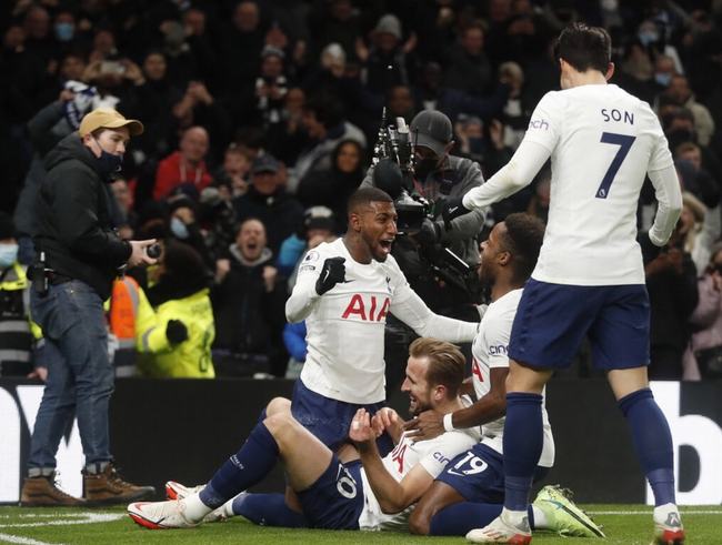 里程悲！伦纳德快船生涯30+次数达到70次，升至队史第二